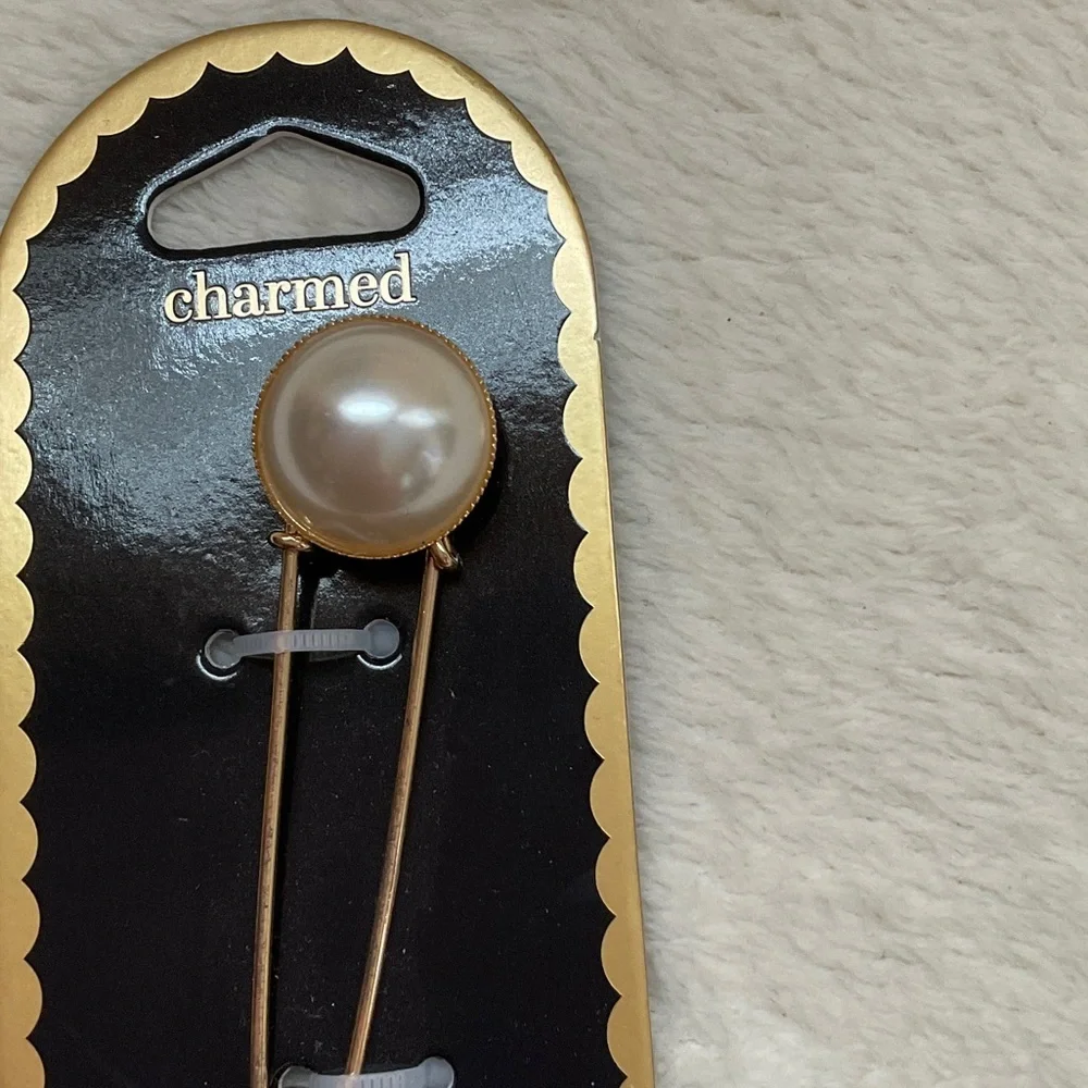 Pearl Elegant Gold and Cream Brooch